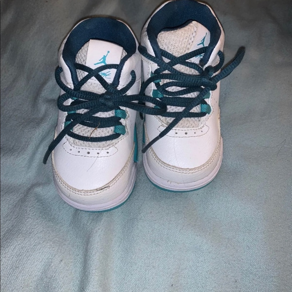 Toddler  Jordan’s size 5